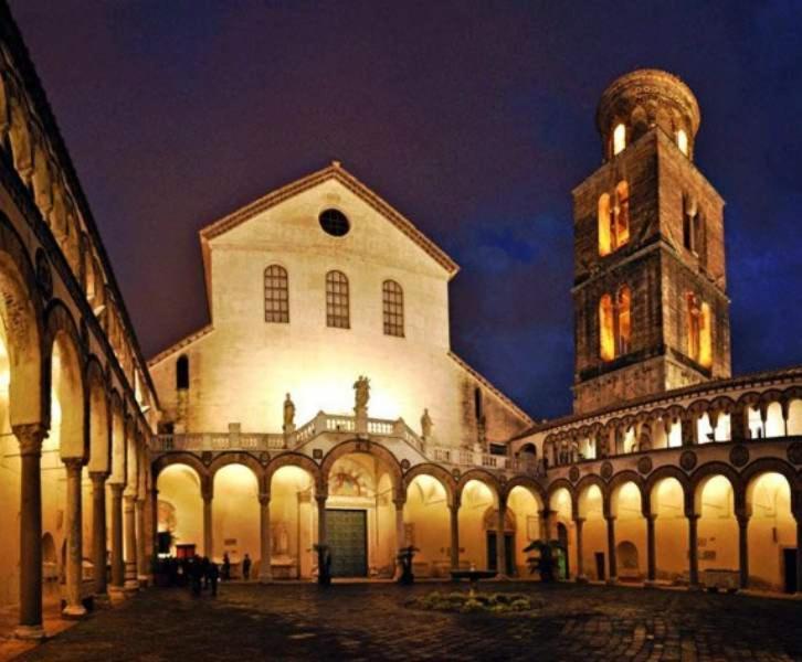 Oasi Al Centro Con Parcheggio Salerno Exterior foto